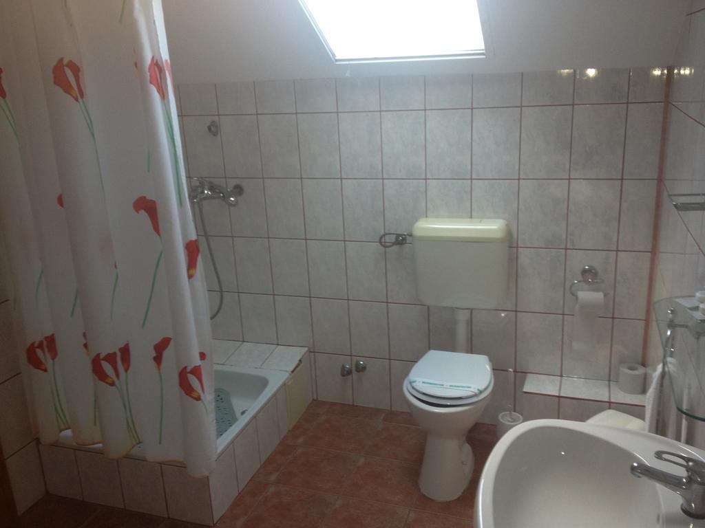Hotel Lotus Arad Habitación foto